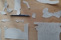 7-Louis-Philippe-se-prepare-a-decouper-les-personnages-dans-le-bois.